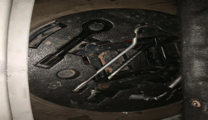 2019 Mahindra XUV300 W8 (O) 1.5 DIESEL AMT, Diesel, Automatic, 94,535 km, tyre