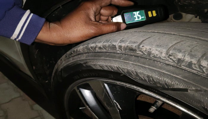 2019 Mahindra XUV300 W8 (O) 1.5 DIESEL AMT, Diesel, Automatic, 94,535 km, tyre