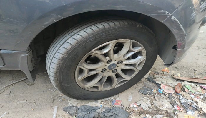 2015 Ford Ecosport TITANIUM 1.5L DIESEL (OPT), Diesel, Manual, 1,35,000 km, tyre