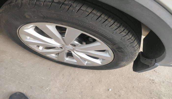 2022 MG ASTOR SMART EX 1.5 MT, Petrol, Manual, 14,895 km, tyre