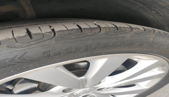 2022 MG ASTOR SMART EX 1.5 MT, Petrol, Manual, 14,895 km, tyre