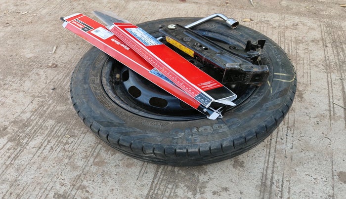 2014 Ford Classic 1.4 TITANIUM DIESEL, Diesel, Manual, 1,64,994 km, tyre