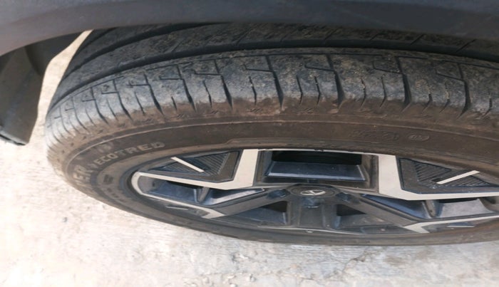 2023 Tata Safari ACCOMPLISHED PLUS DARK EDITION AT, Diesel, Automatic, 49,966 km, tyre