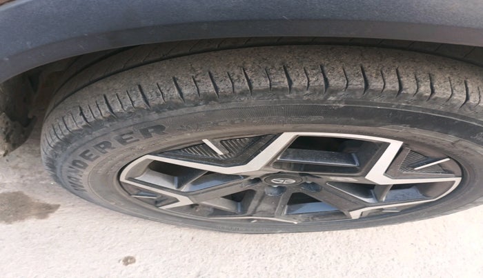 2023 Tata Safari ACCOMPLISHED PLUS DARK EDITION AT, Diesel, Automatic, 49,966 km, tyre