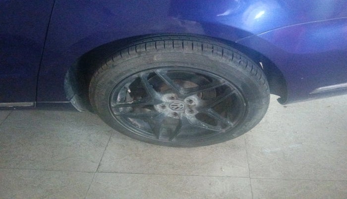 2011 Volkswagen Passat COMFORTLINE DSG, Diesel, Automatic, 1,10,919 km, tyre