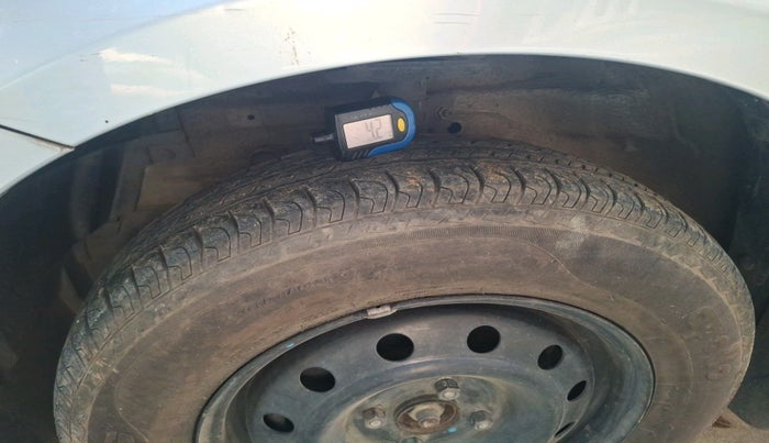 2015 Maruti Swift VXI, Petrol, Manual, 53,879 km, tyre