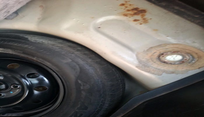 2015 Maruti Swift VXI, Petrol, Manual, 53,879 km, tyre