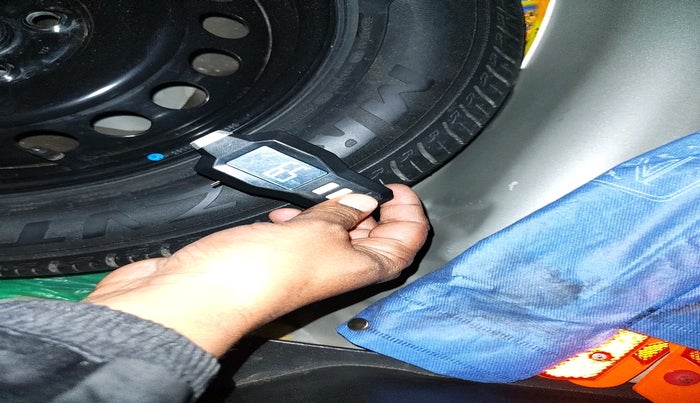 2021 Toyota Glanza G, Petrol, Manual, 1,25,318 km, tyre