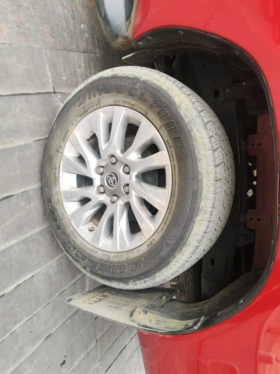 2023 Toyota HILUX HIGH 4X4 AT, Diesel, Automatic, 5,884 km, tyre