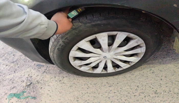 2011 Toyota Etios G, Petrol, Manual, 1,22,240 km, tyre