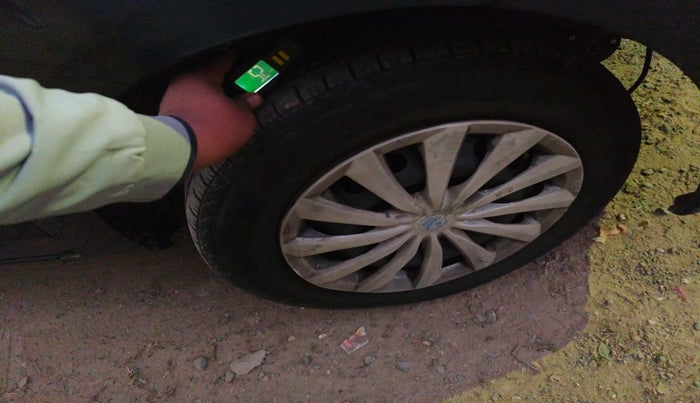 2011 Toyota Etios G, Petrol, Manual, 1,22,240 km, tyre