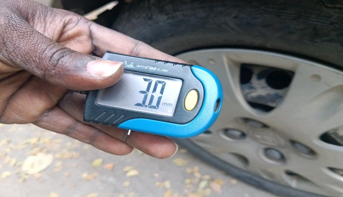 2013 Honda Amaze 1.2L I-VTEC S, Petrol, Manual, 1,26,351 km, tyre