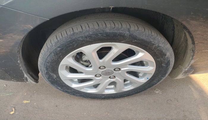 2023 Maruti Baleno  ZETA CNG 1.2L, Petrol, Manual, 1,34,789 km, tyre