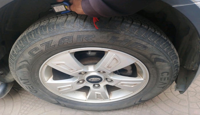 2012 Mahindra XUV500 W8, Diesel, Manual, 92,350 km, tyre