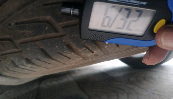 2012 Mahindra XUV500 W8, Diesel, Manual, 92,350 km, tyre