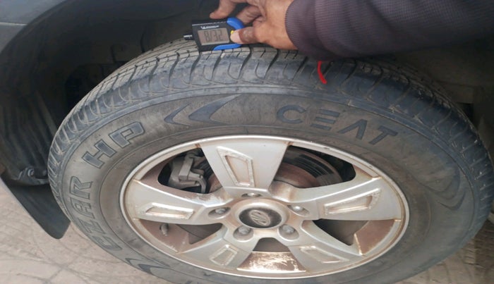 2012 Mahindra XUV500 W8, Diesel, Manual, 92,350 km, tyre