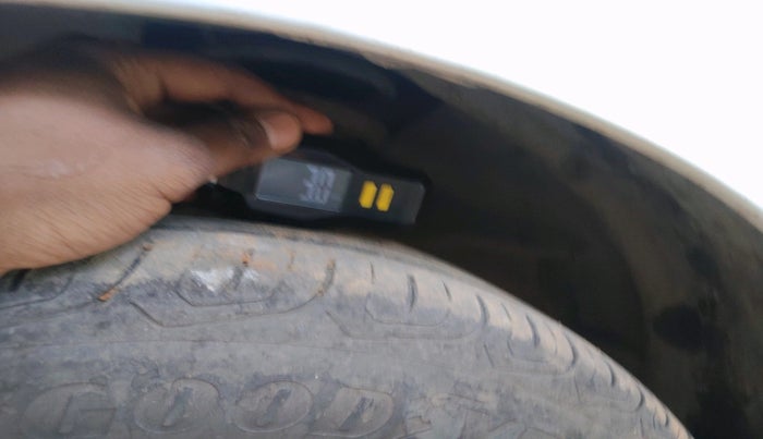 2015 Ford Ecosport TITANIUM 1.0L ECOBOOST, Petrol, Manual, 1,17,209 km, tyre