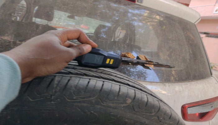 2015 Ford Ecosport TITANIUM 1.0L ECOBOOST, Petrol, Manual, 1,17,209 km, tyre