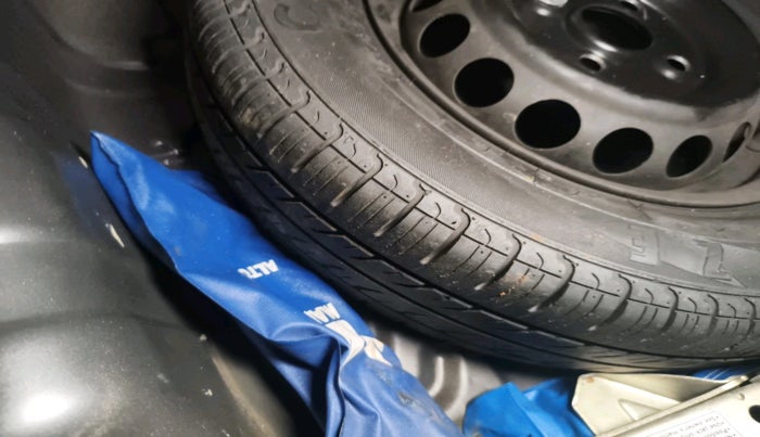 2016 Maruti Alto 800 LXI, Petrol, Manual, 28,817 km, tyre