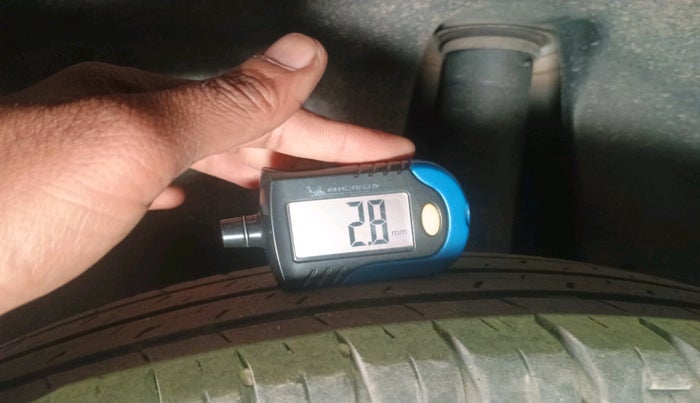 2018 Maruti Swift LXI, Petrol, Manual, 63,738 km, tyre