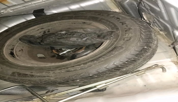 2017 Renault Kwid RXT 1.0, Petrol, Manual, 43,042 km, tyre