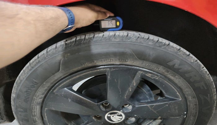 2017 Skoda Rapid AMBITION 1.5 TDI, Diesel, Manual, 1,73,692 km, tyre