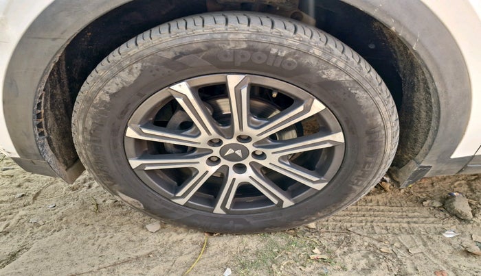 2022 Mahindra XUV700 AX 7 D AT AWD 7 STR, Diesel, Automatic, 75,819 km, tyre