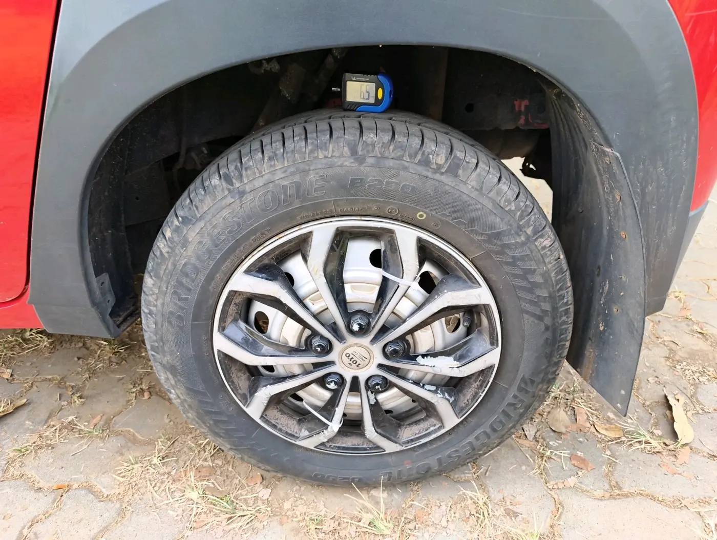 2018 Mahindra KUV 100 NXT K2 P 6 STR, Petrol, Manual, 59,522 km, tyre