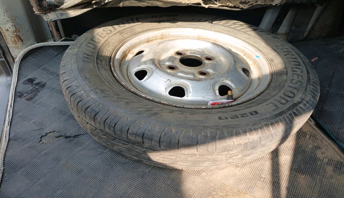 2016 Maruti Eeco 5 STR WITH A/C+HTR, Petrol, Manual, 1,08,332 km, tyre