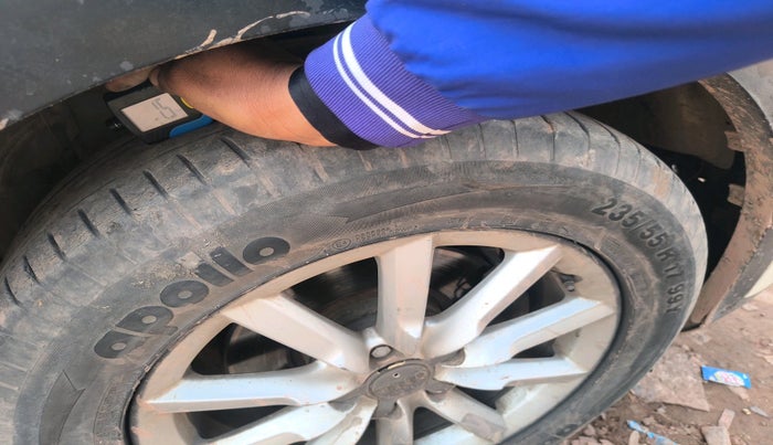 2013 Audi Q3 2.0 TDI QUATTRO, Diesel, Automatic, 1,03,373 km, tyre