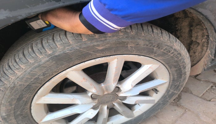 2013 Audi Q3 2.0 TDI QUATTRO, Diesel, Automatic, 1,03,373 km, tyre