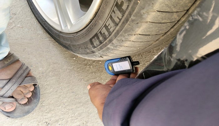 2016 Volvo S60 Momentum D4, Diesel, Automatic, 95,650 km, tyre