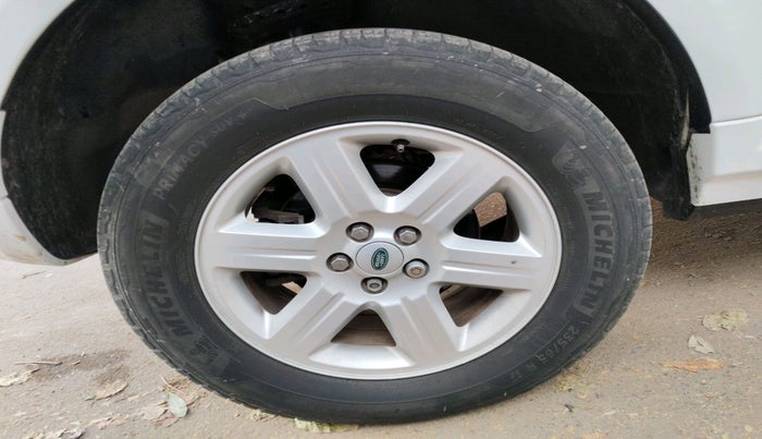 2013 Landrover Freelander 2 TD4 SE, Diesel, Automatic, 1,22,307 km, tyre