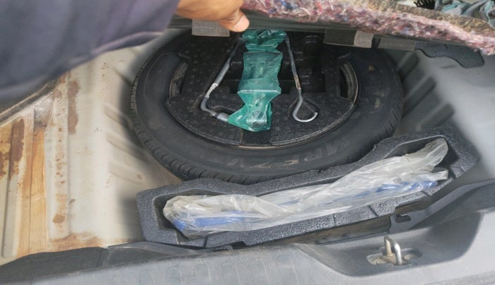 2016 Maruti Ciaz VXI+, Petrol, Manual, 84,503 km, tyre