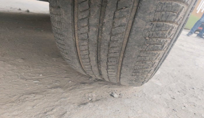 2016 Maruti Ciaz VXI+, Petrol, Manual, 84,503 km, tyre