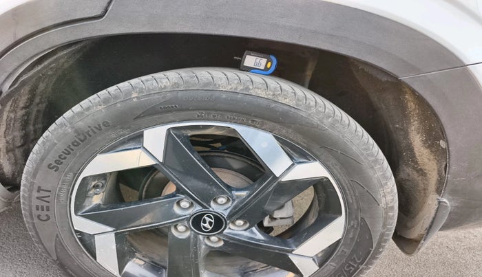 2021 Hyundai ALCAZAR 1.5 SIGNATURE (O) AT 6STR, Diesel, Automatic, 1,23,304 km, tyre