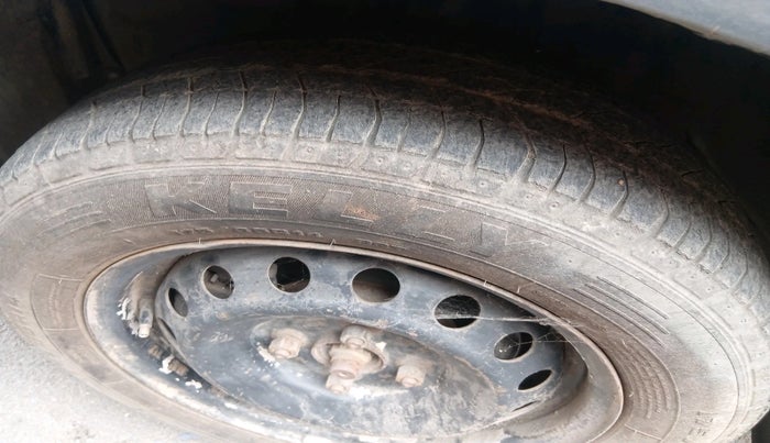 2013 Toyota Etios Liva GD, Diesel, Manual, 1,12,679 km, tyre