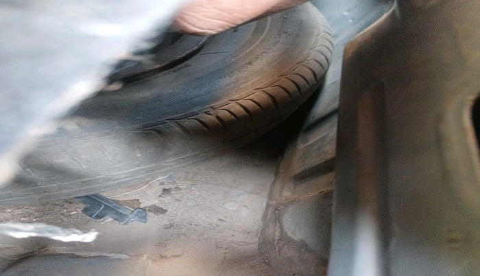 2013 Toyota Etios Liva GD, Diesel, Manual, 1,12,679 km, tyre