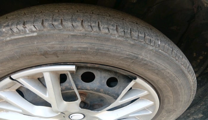 2013 Toyota Etios Liva GD, Diesel, Manual, 1,12,679 km, tyre