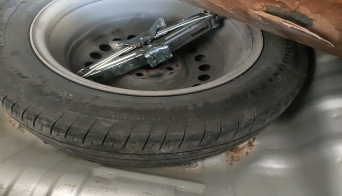 2012 Honda City 1.5L I-VTEC E MT, Petrol, Manual, 1,01,851 km, tyre