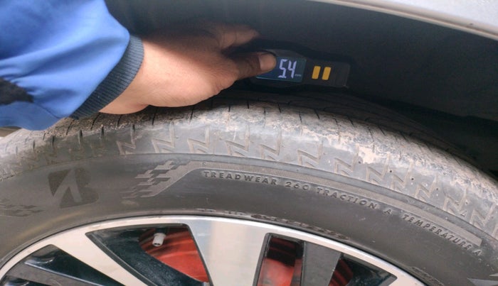 2021 Toyota Innova Crysta 2.4 ZX AT 7 STR, Diesel, Automatic, 91,040 km, tyre