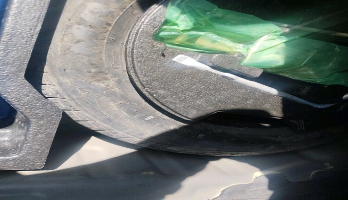 2018 Maruti Ciaz ALPHA  AT 1.5 SHVS PETROL, Petrol, Automatic, 1,18,745 km, tyre