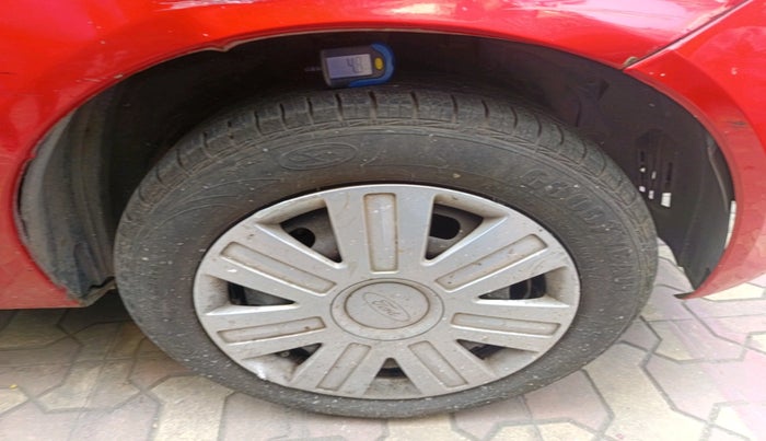 2011 Ford Figo ZXI 1.2 PETROL, Petrol, Manual, 1,21,930 km, tyre