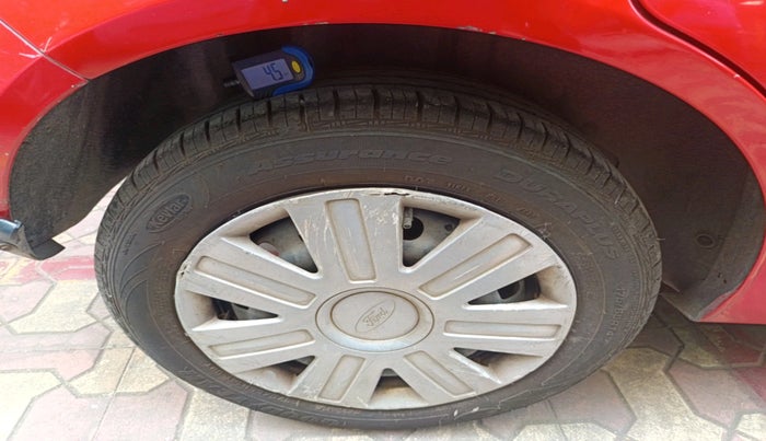 2011 Ford Figo ZXI 1.2 PETROL, Petrol, Manual, 1,21,930 km, tyre