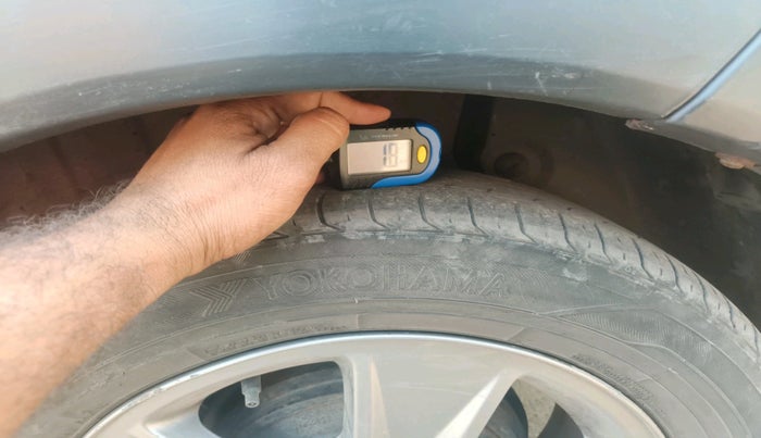 2016 Renault Lodgy 110 PS WORLD EDITION 8 STR, Diesel, Manual, 1,80,826 km, tyre