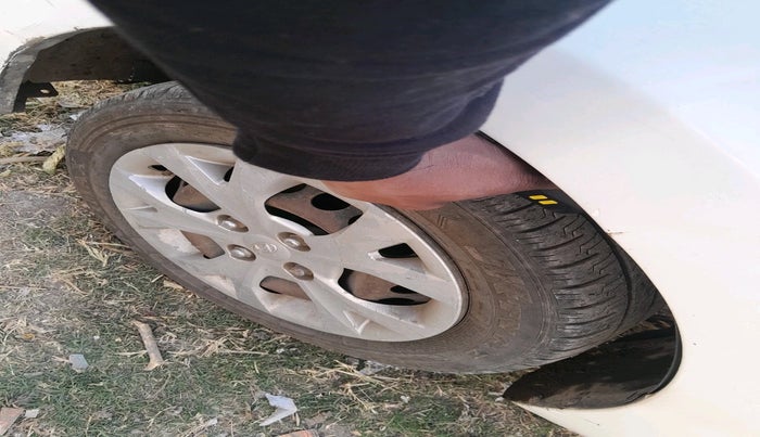 2015 Hyundai Grand i10 SPORTZ 1.1 CRDI, Diesel, Manual, 1,64,879 km, tyre