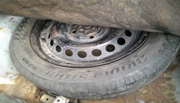 2015 Hyundai Grand i10 SPORTZ 1.1 CRDI, Diesel, Manual, 1,64,879 km, tyre