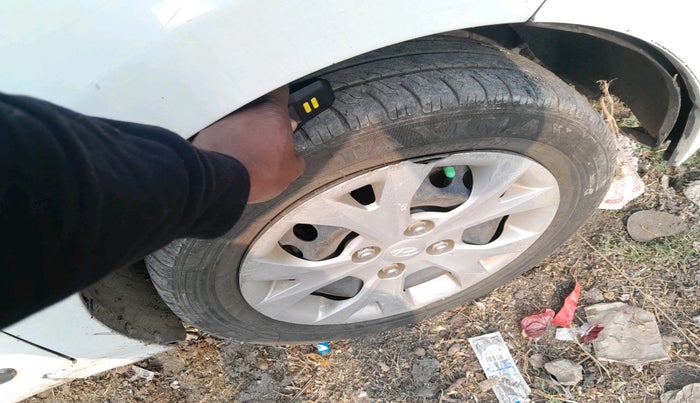 2015 Hyundai Grand i10 SPORTZ 1.1 CRDI, Diesel, Manual, 1,64,879 km, tyre