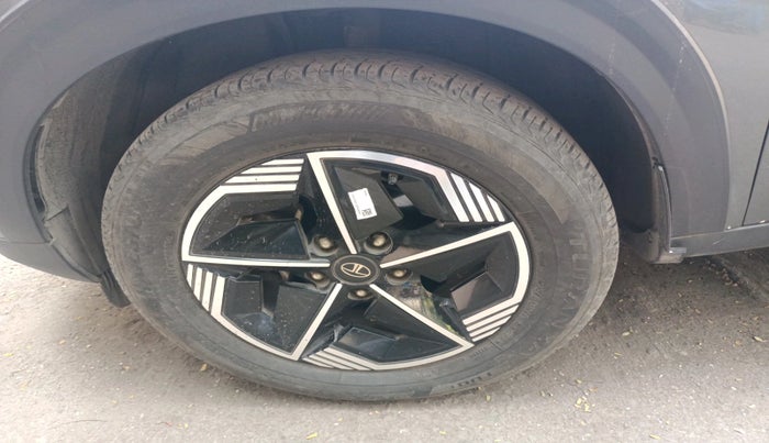 2024 Tata NEXON Fearless Plus S 1.2 Revotron 7DCA Dark Edition, Petrol, Automatic, 23,354 km, tyre