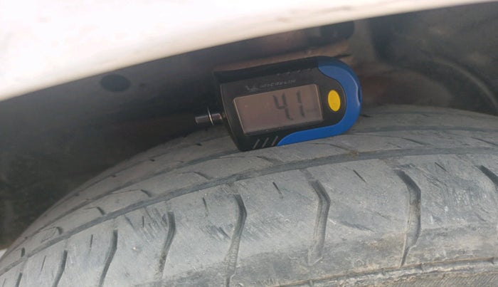 2015 Maruti Wagon R 1.0 LXI CNG, Petrol, Manual, 1,18,244 km, tyre